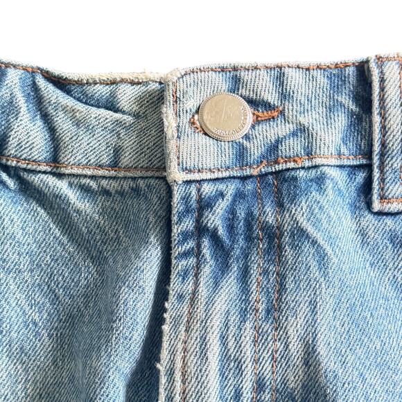 Zara Women's Destroyed Denim Short Cut Off Frayed Hem Hi-Rise Light Wash Size 8 - Picture 3 of 12
